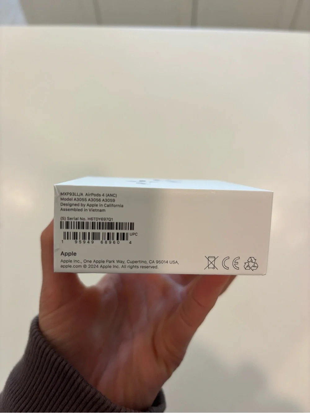 Apple White AirPods 4 with Charging Case - Boxed completely new unopened